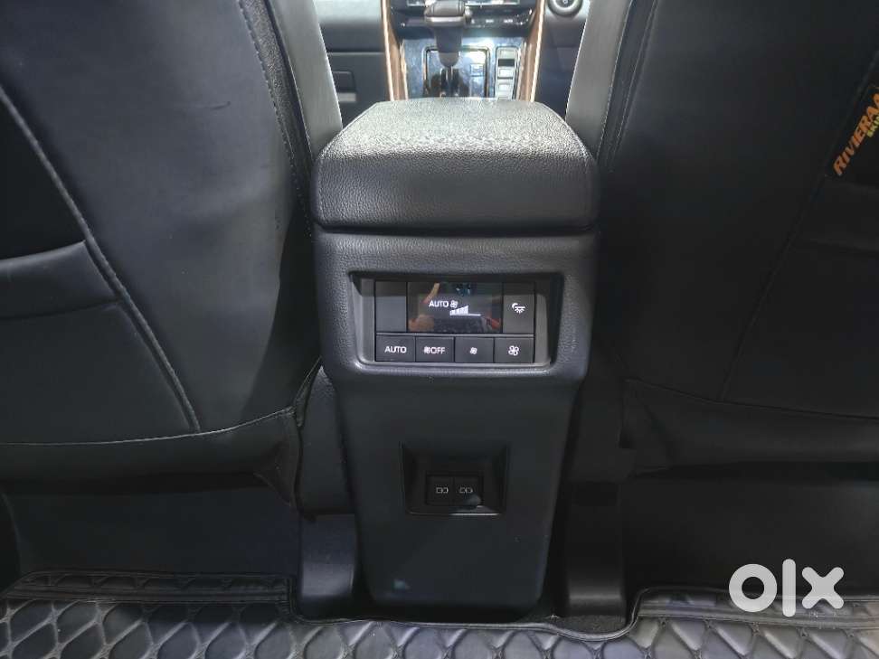Maruti Suzuki Invicto Zeta Plus 7str, 2023, Petrol
