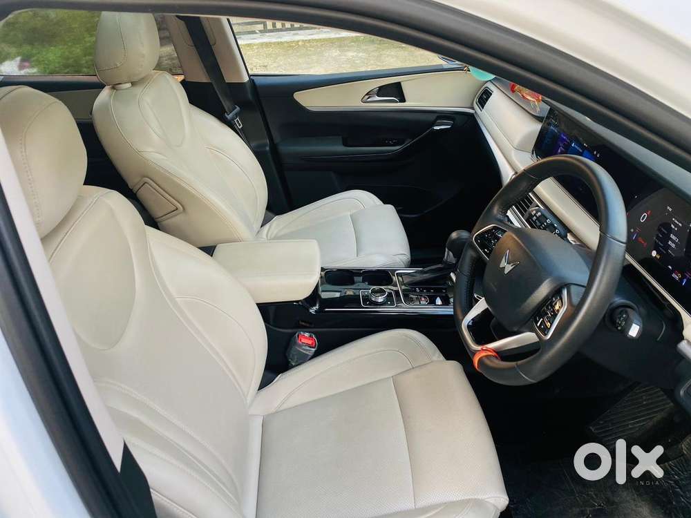 Mahindra Xuv700 Ax7 Luxury Pack Awd, 2022
