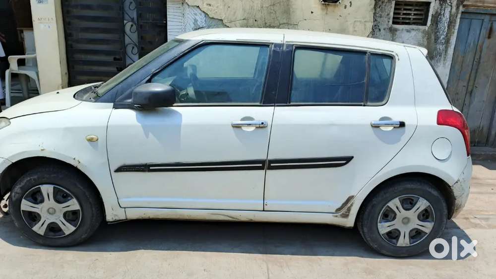 Maruti Suzuki Swift 2009 Petrol 74000 Km Driven