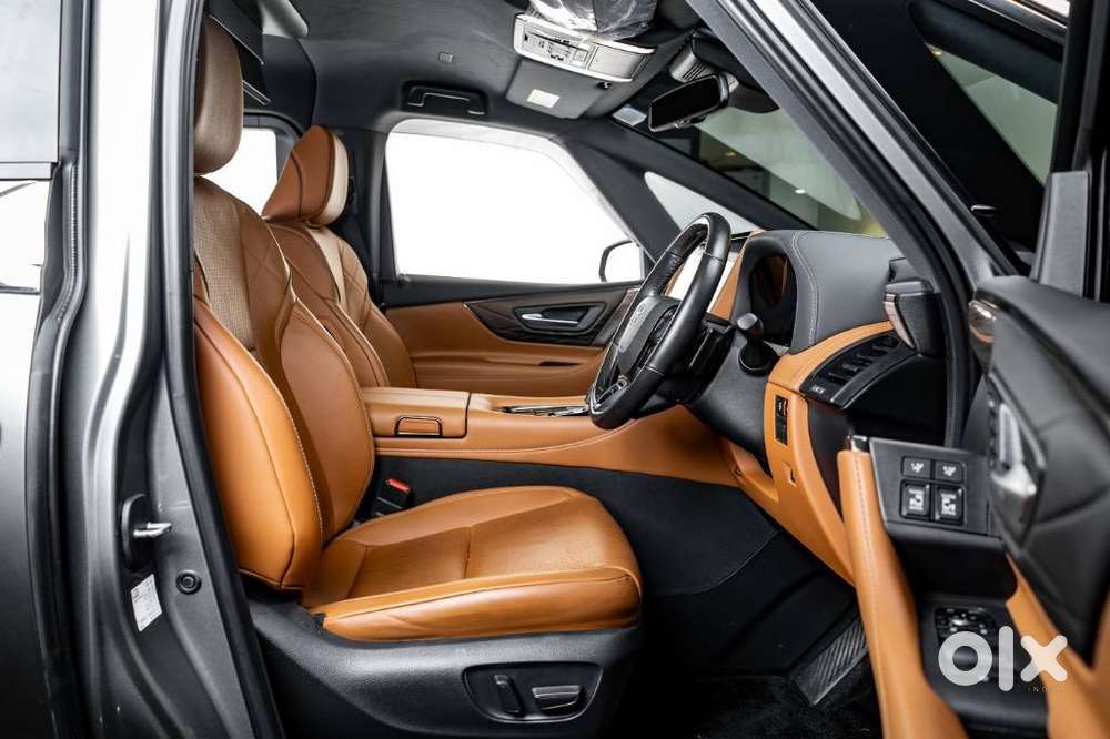 Toyota Vellfire 2.5 Executive Lounge, 2023, Petrol