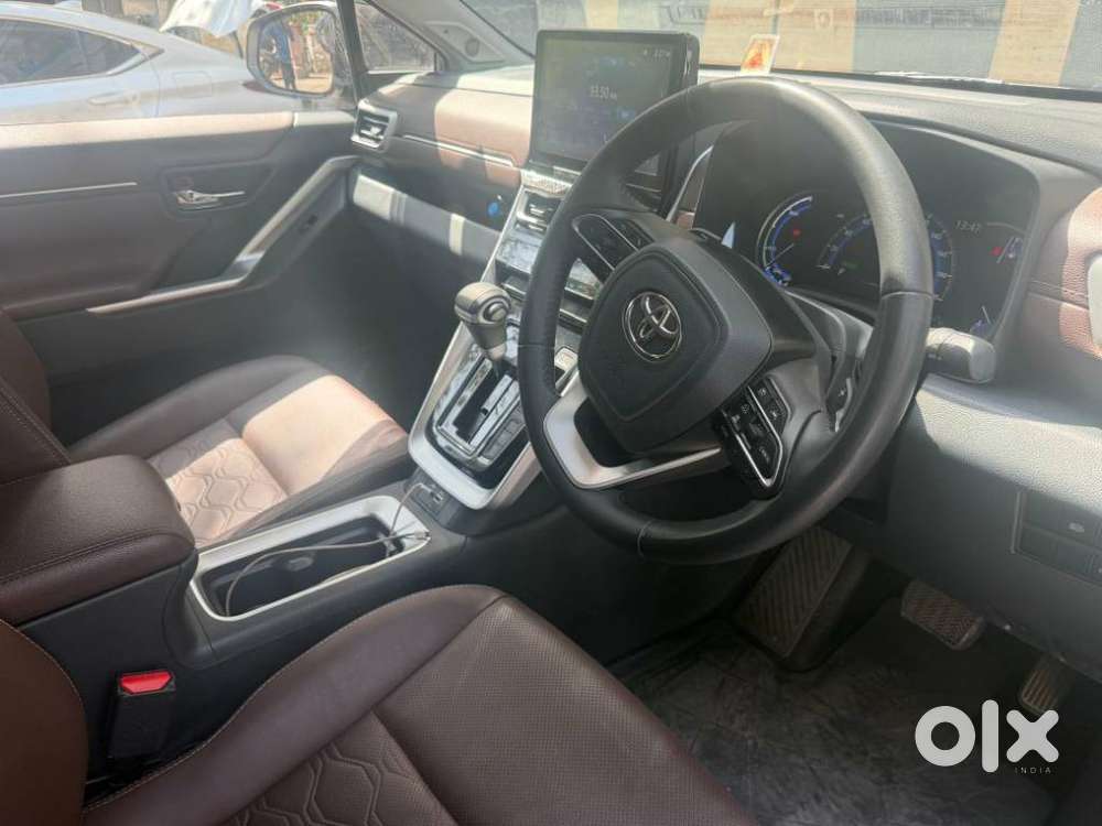 Toyota Innova Hycross 2.0 Zx (o) Hybrid 7 Str, 2025, Petrol