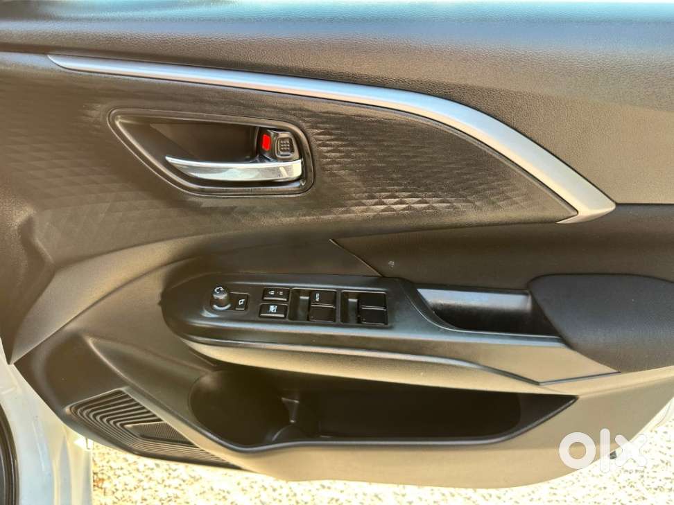 Maruti Suzuki Swift Amt Zxi, 2024, Petrol