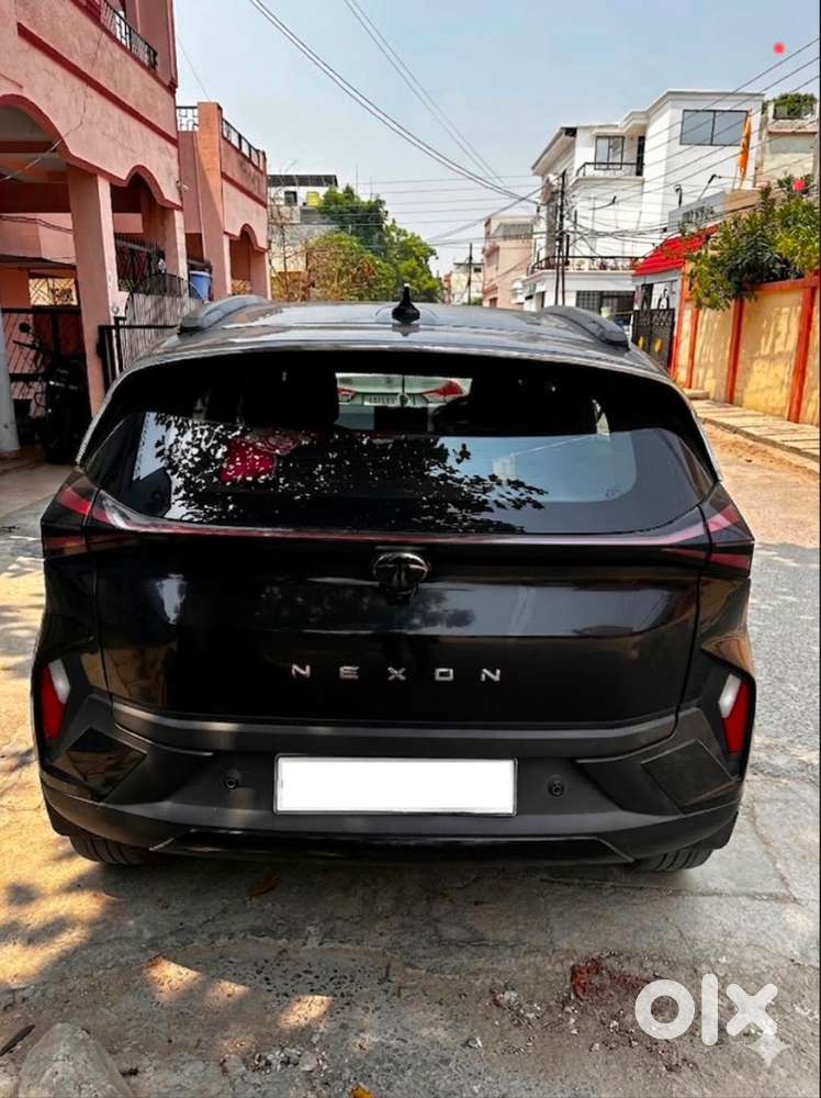 Tata Nexon ( Top End Model Fearless +s Dark Edition )