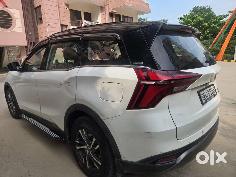 Mahindra Xuv700 Ax5 Petrol Manual 7-seater 2022  ₹3l+ Upgrades