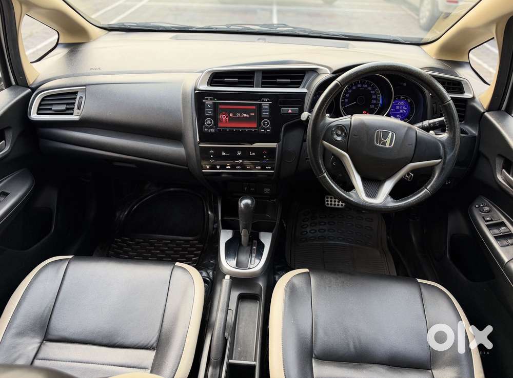 Honda Jazz V Automatic, 2016, Petrol