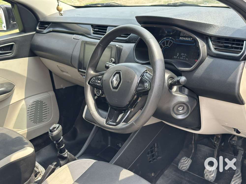 Renault Triber Rxt, 2023, Petrol