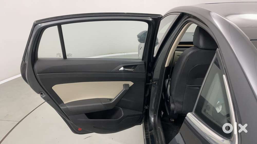 Skoda Slavia Style 1.0l Tsi Mt, 2023, Petrol