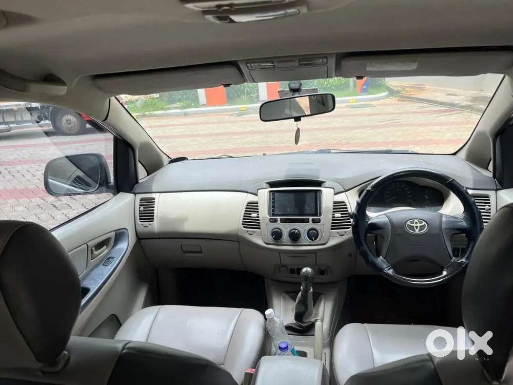 Toyota Innova 2012