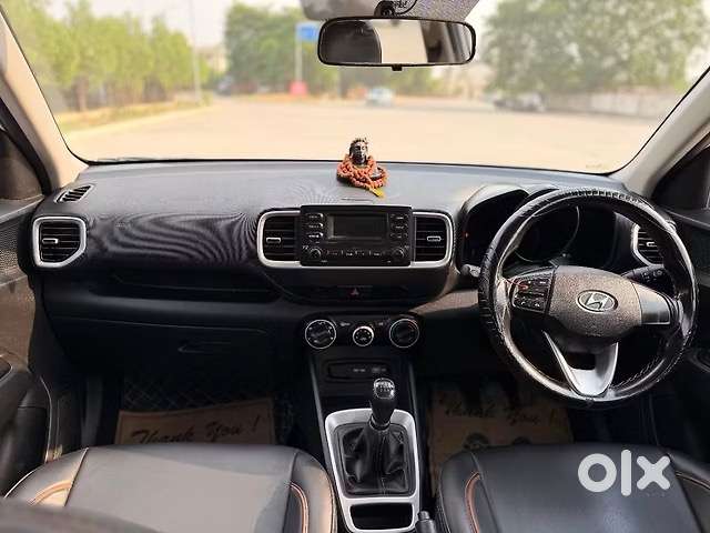 Hyundai Venue Petrol - 2022 Doctor Driven In Prestine Condition.
