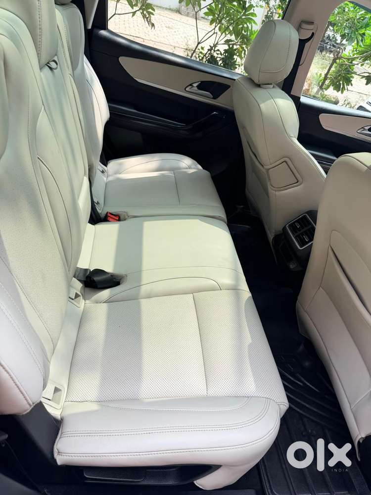 Mahindra Xuv700 2.2 Ax 7 Diesel At Luxury Pack Str Awd, 2022, Diesel