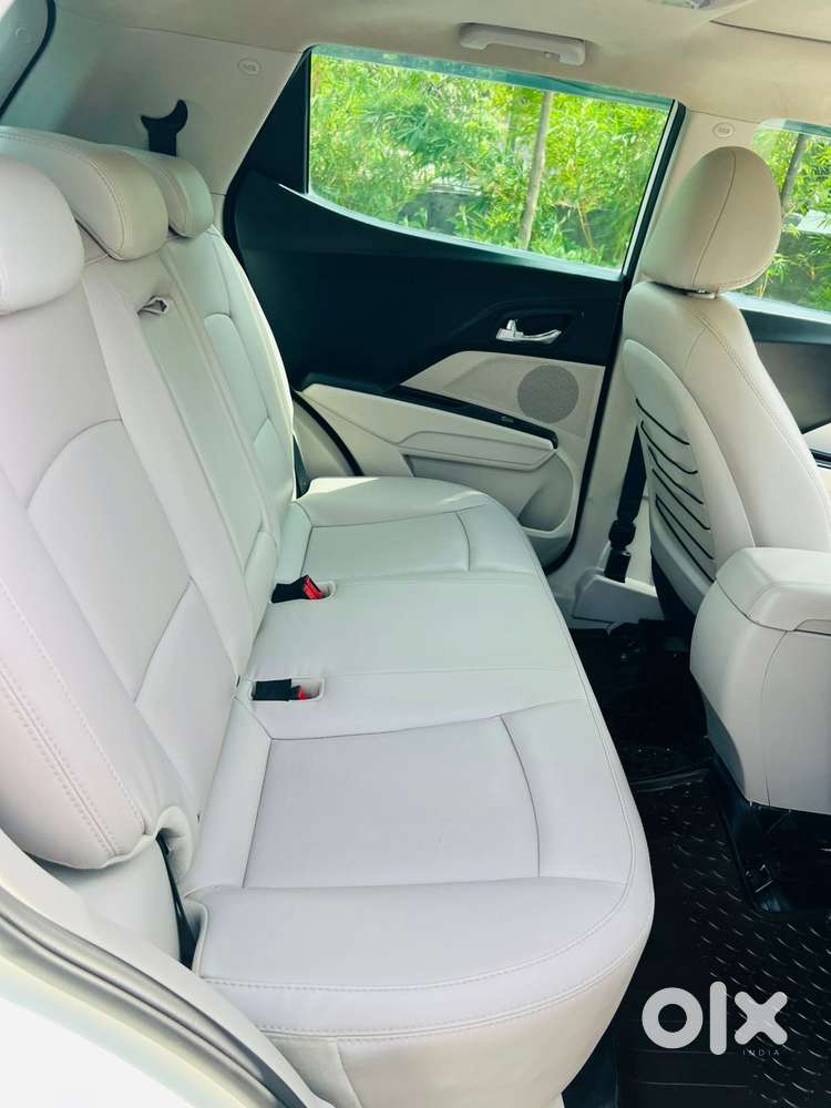 Mahindra Xuv300 W8, 2021, Petrol