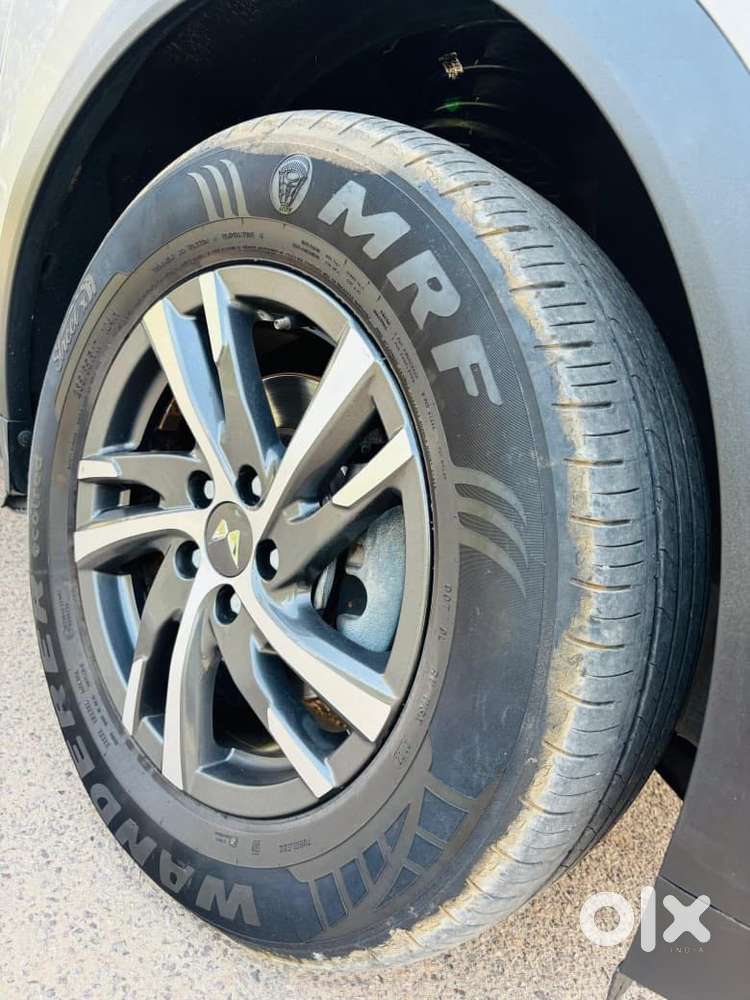 Mahindra Xuv700 2.2 Ax 5 Diesel At Str, 2022, Diesel