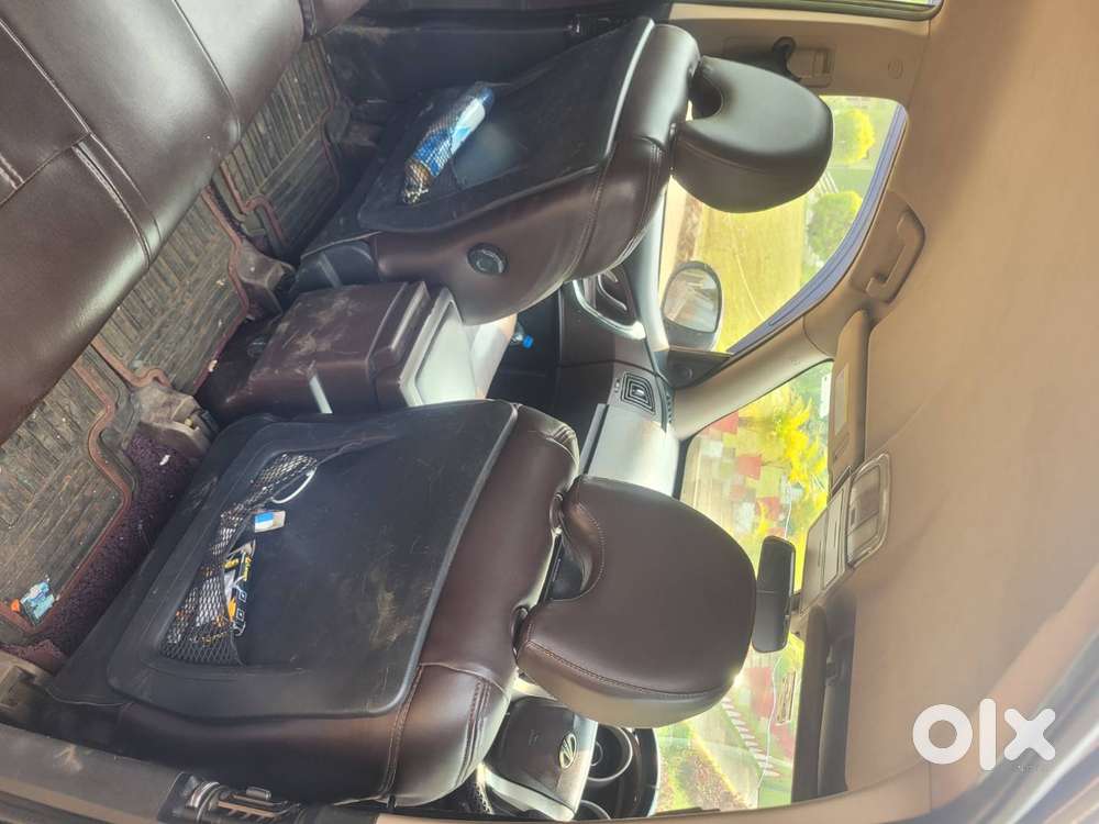 A Well Maintain Mahindra Xuv500 7seater Suv With 2196cc Diesel Engine.