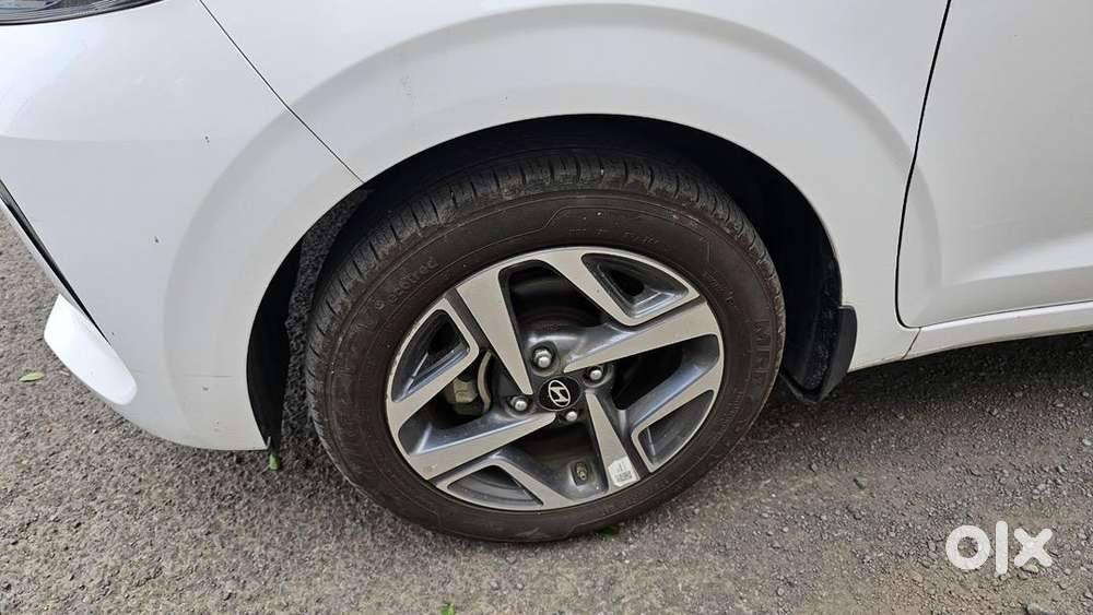 Hyundai Aura 2024 Petrol 7400 Km Driven