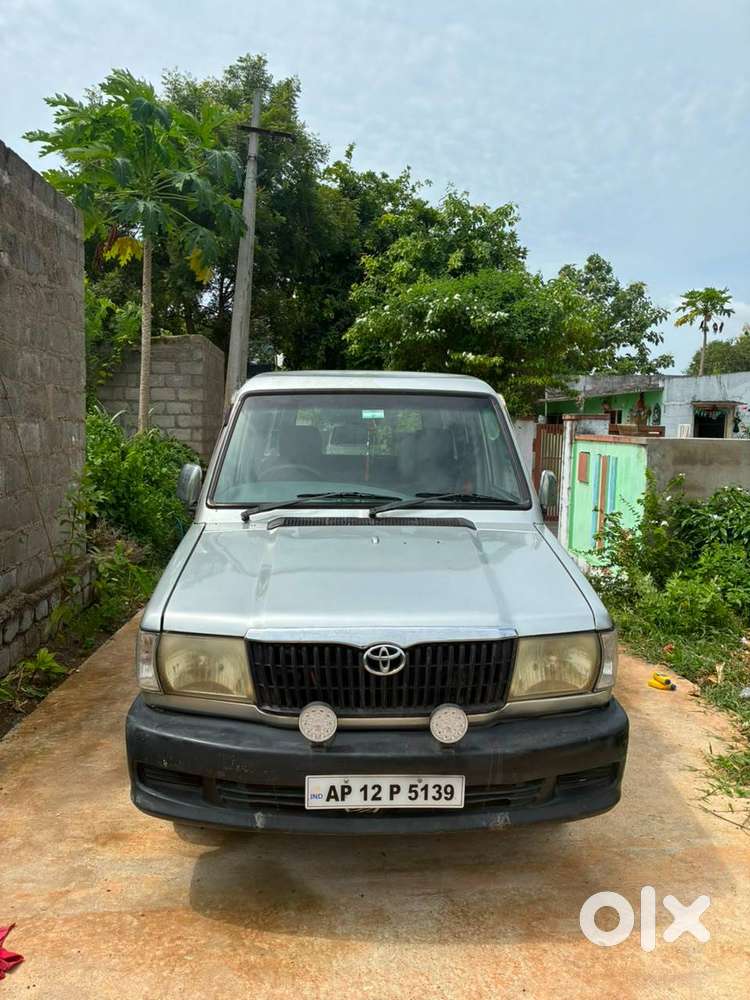 Toyota Qualis 2004 Diesel Well Maintained