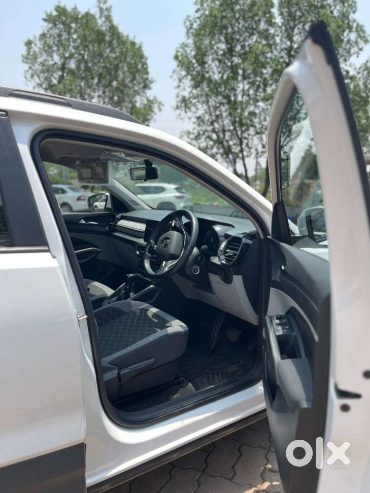 Skoda Kylaq Signature At, 2025, Petrol