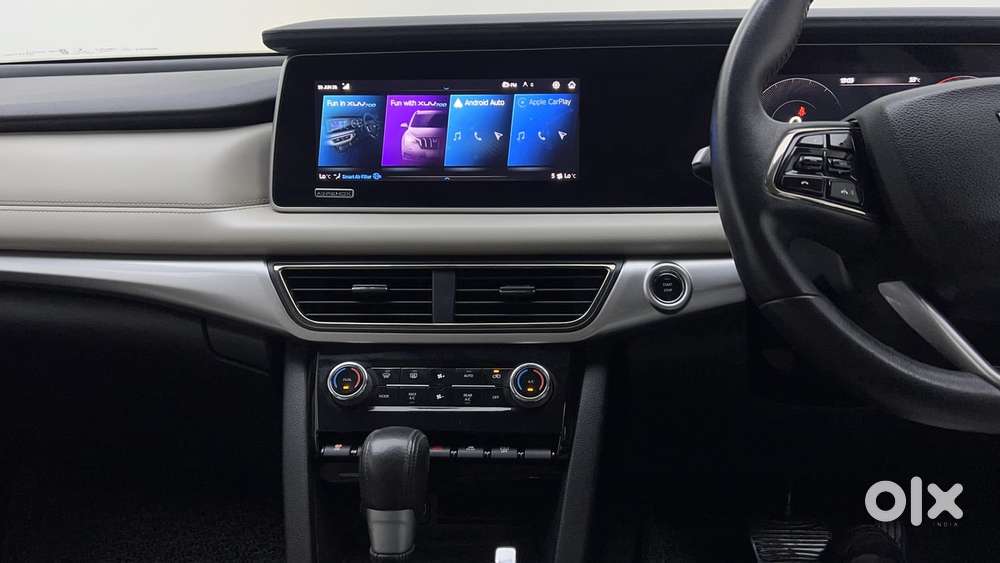 Mahindra Xuv700 2.0 Ax 7 Petrol At Str, 2024, Petrol