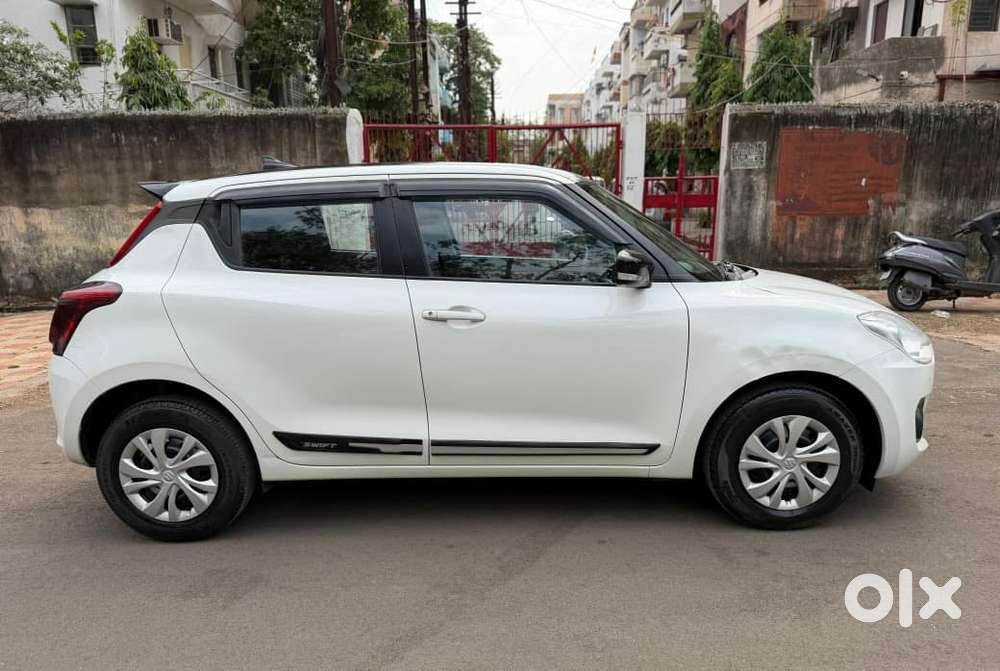 Maruti Suzuki Swift Vxi + Manual, 2022, Petrol
