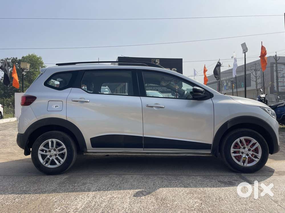 Renault Triber Rxt, 2023, Petrol