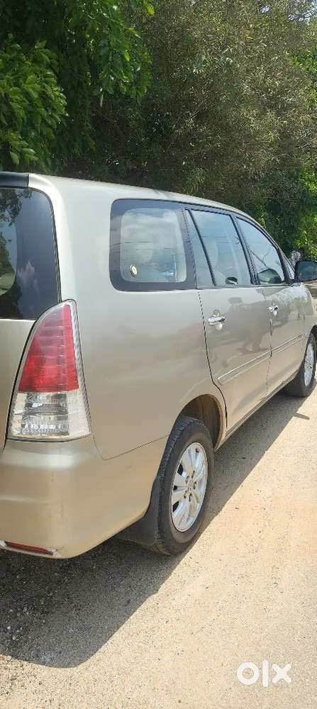 Toyota Innova 2010
