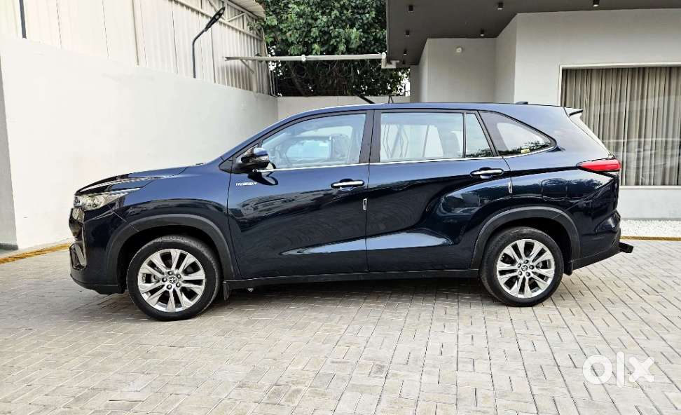 Toyota Innova Hycross 2.0 Zx Hybrid 7 Str, 2023, Petrol