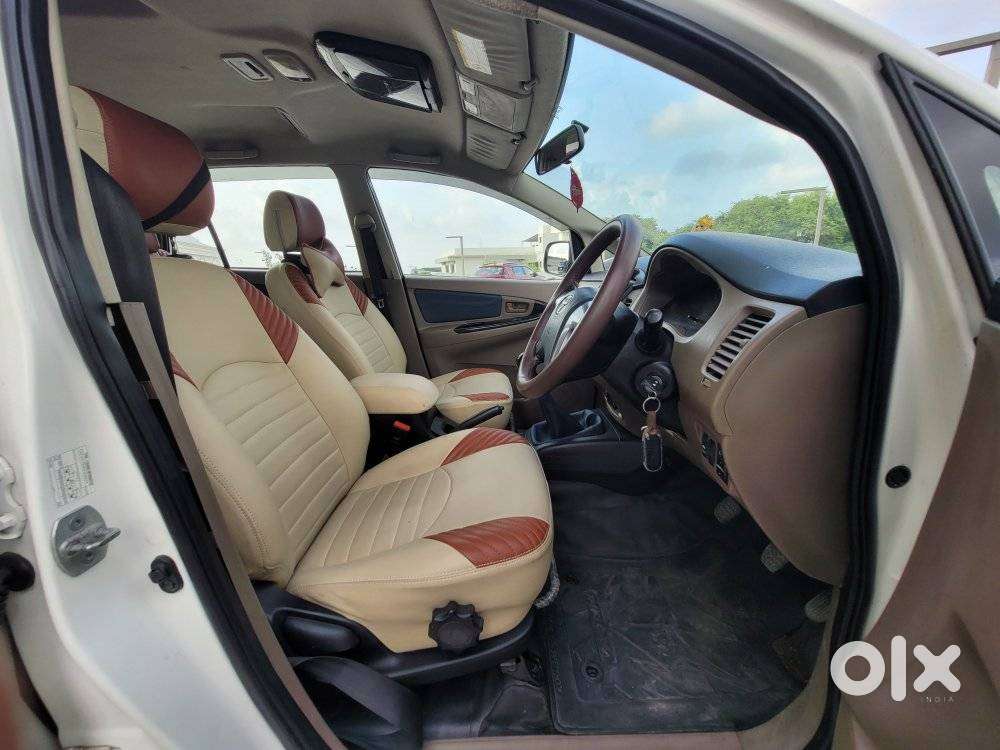 Toyota Innova 2.5 G (diesel) 8 Seater Bs Iv, 2015, Diesel