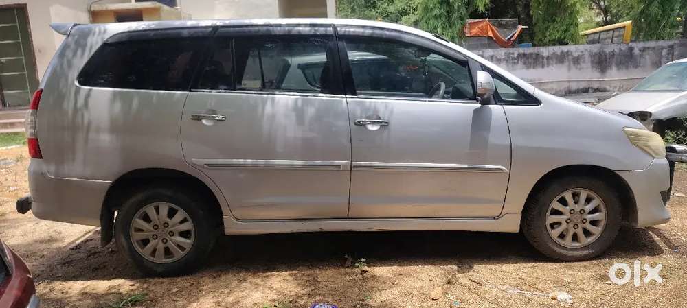 Toyota Innova 2012 Diesel Well Maintained