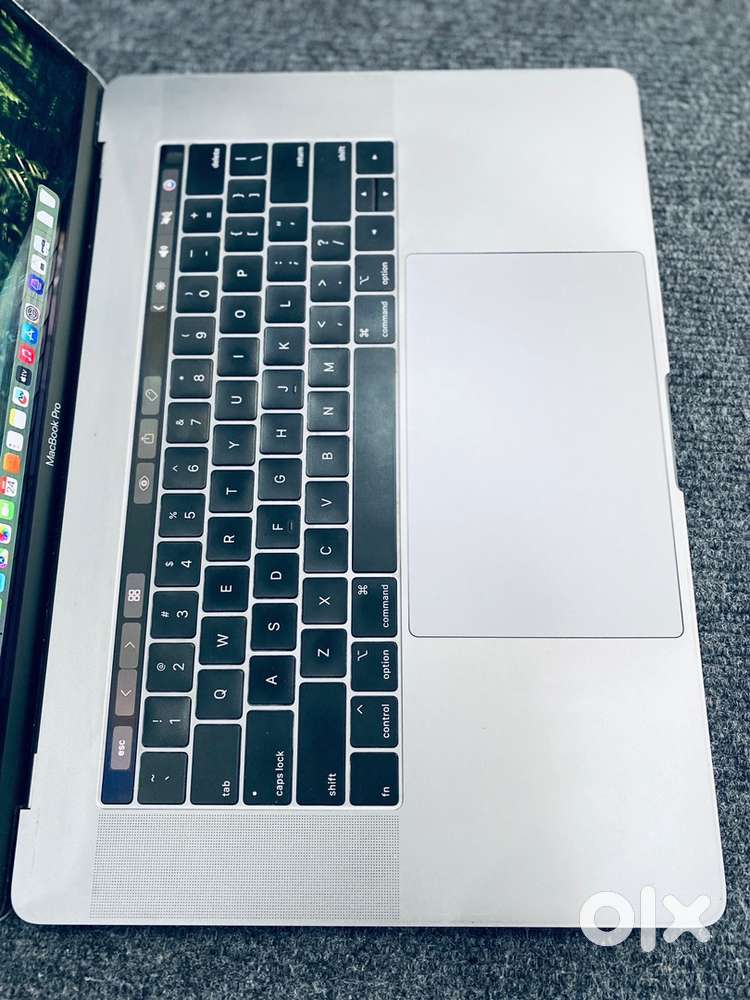 Macbook pro 15 inch 2019-i9 with Dual graphics-16/512 - Computers