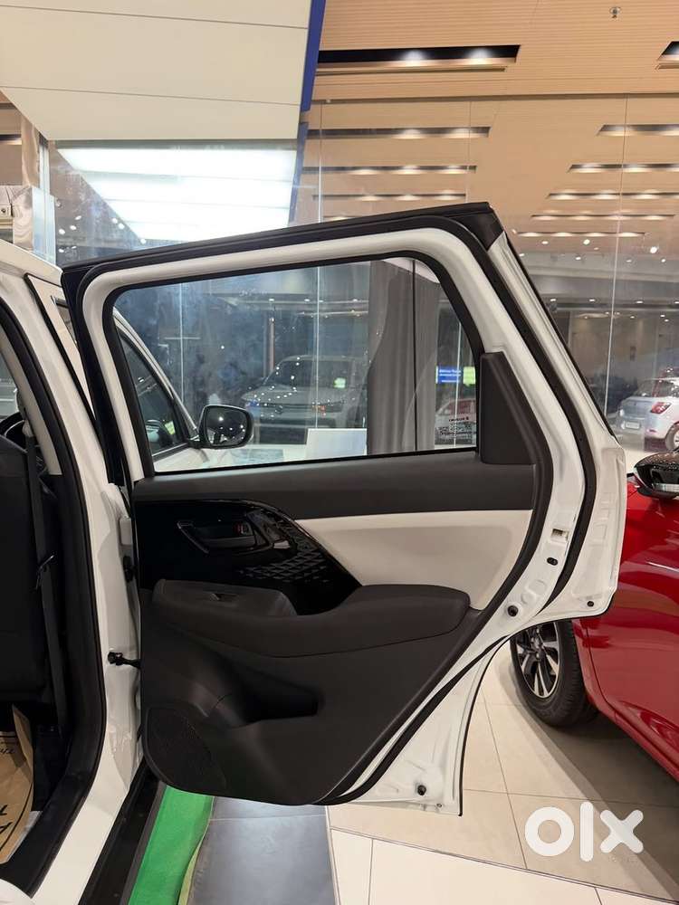 Maruti Victoris Petrol 2026