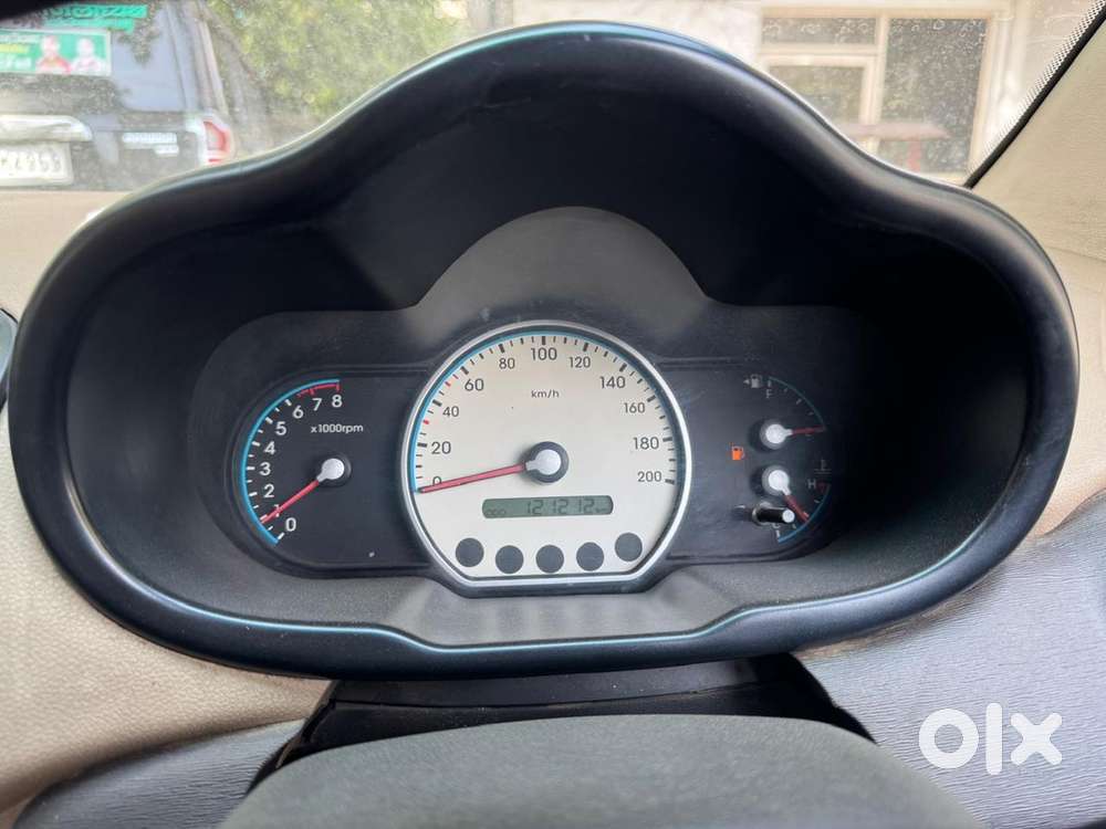 Hyundai I10 Sportz Automatic, Cng On Paper 2030 Tak Registration Hai