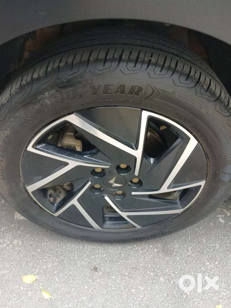 Mahindra Xuv 3xo Ax7l 1.2 Petrol At (pg), 2024, Petrol