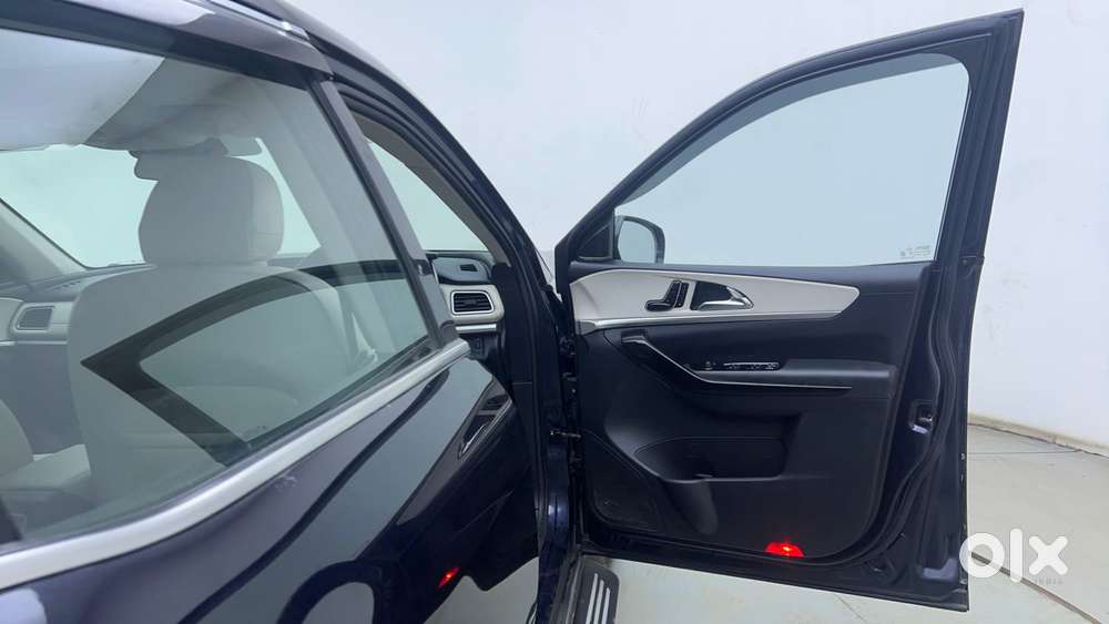Mahindra Xuv700 2.2 Ax 7 Diesel At Str, 2023, Diesel