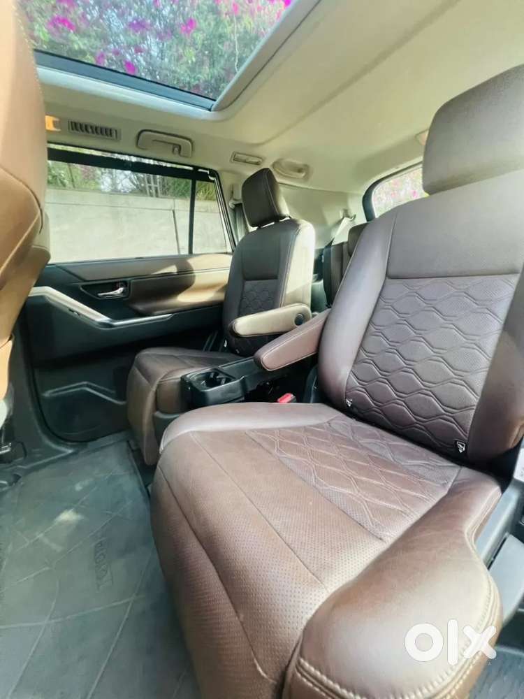 Toyota Innova Hycross 2.0 Zx Hybrid 7 Str, 2025, Petrol