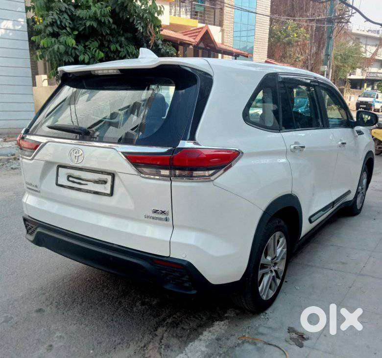 Toyota Innova Hycross 2.0 Zx Hybrid 7 Str, 2024, Petrol