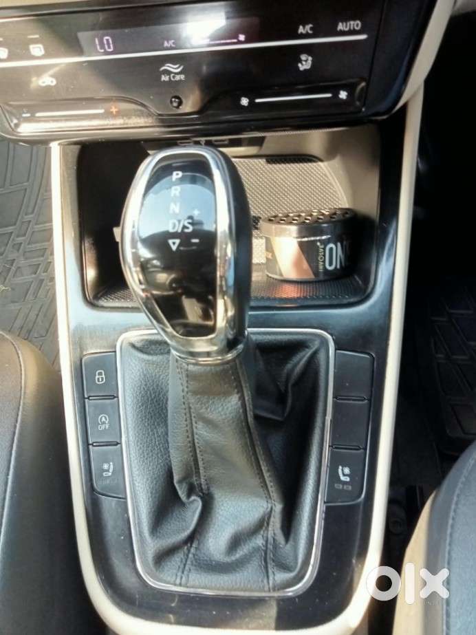 Skoda Slavia Style 1.0l Tsi At, 2023, Petrol