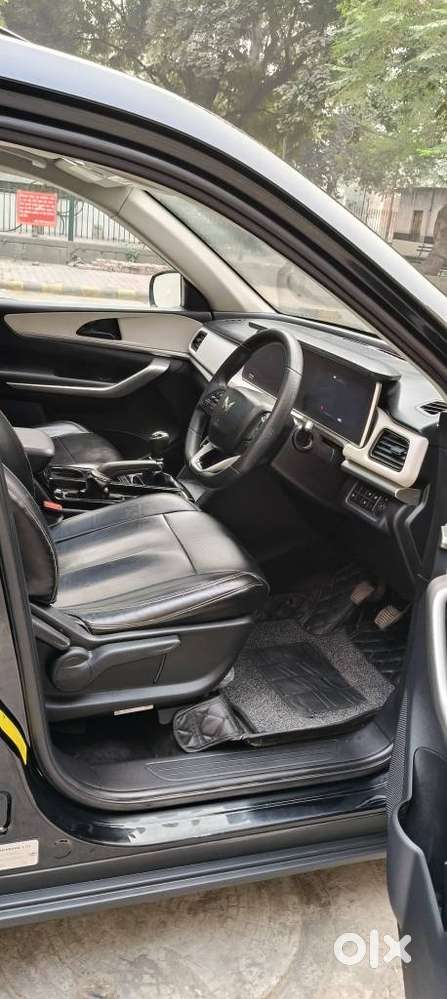 Mahindra Xuv700 2.2 Ax 5 Diesel Mt 7 Str, 2025, Diesel