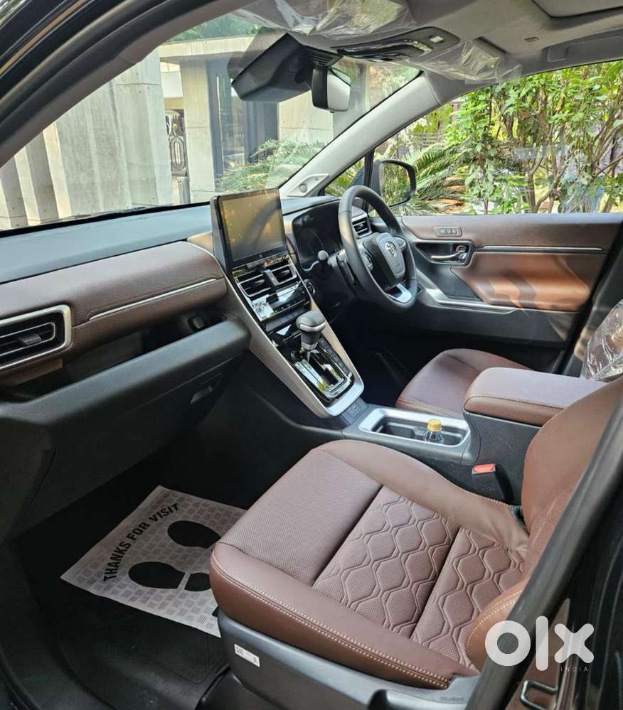 Toyota Innova Hycross 2.0 Zx (o) Hybrid 7 Str, 2025, Petrol