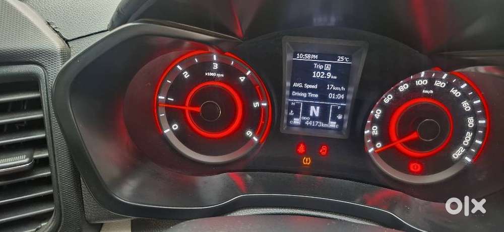 Mahindra Xuv300 W6 Amt Diesel, 2023, Diesel
