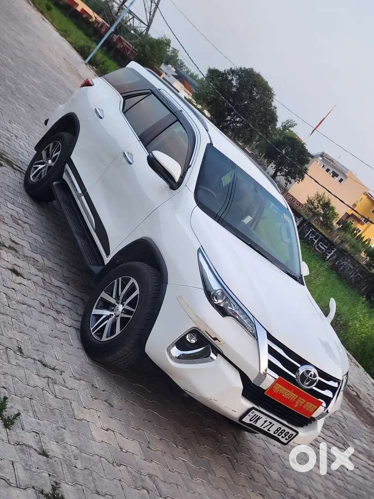 Toyota Fortuner 4/4
Full Insurance 
Dono Chabi 
Cruise Control