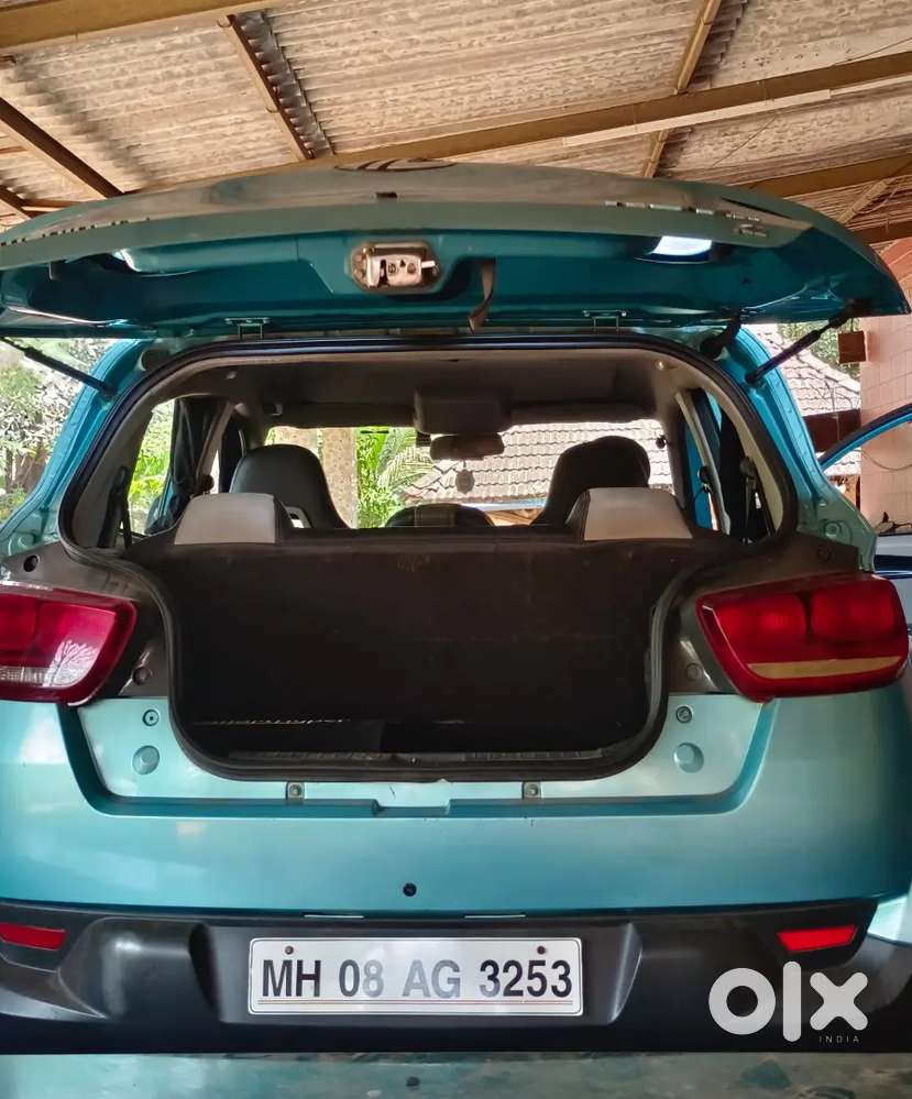 Mahindra Kuv 100