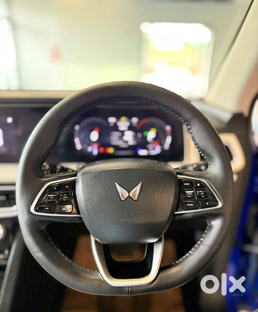 Mahindra Xuv700 2.0 Ax 7 Petrol At Luxury Pack Str, 2021, Petrol