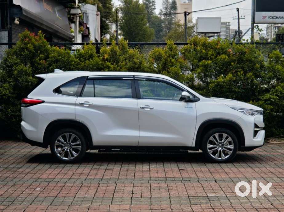 Toyota Innova Hycross 2.0 Zx (o) Hybrid 7 Str, 2023, Petrol