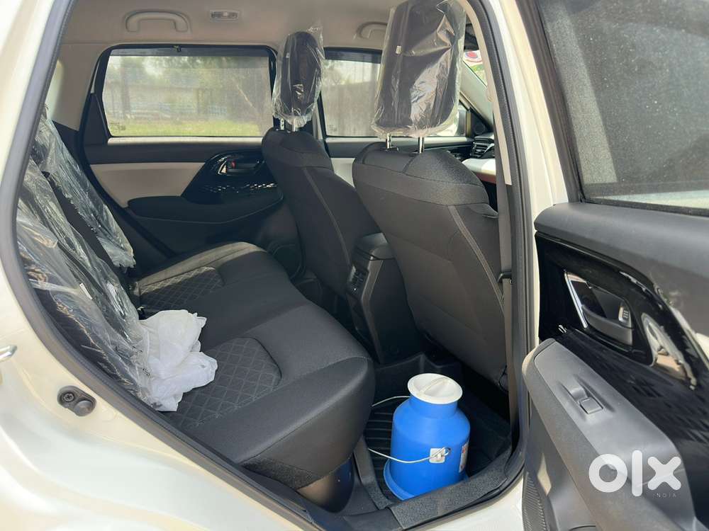 Maruti Suzuki Victoris Lxi Cng 2025