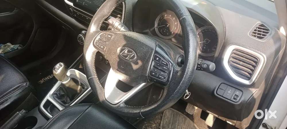 Hyundai Venue 2021 Petrol 76000 Km Driven
