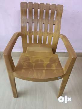 Second hand plastic online chairs olx