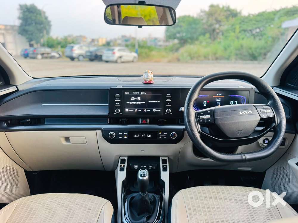 Kia Carens Clavis, 2025, Petrol