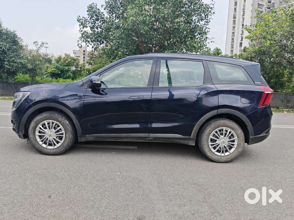 Mahindra Xuv700 Ax 3 Petrol Mt 5 Str (e), 2022, Petrol