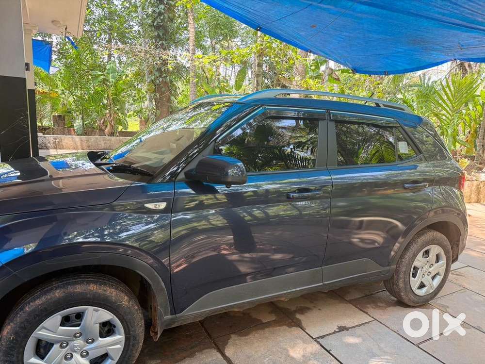Hyundai Venue 2022 Petrol Well Maintained