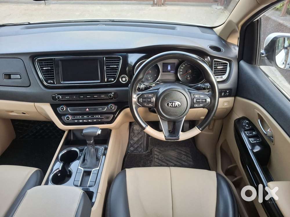 Kia Carnival Premium, 2021, Petrol