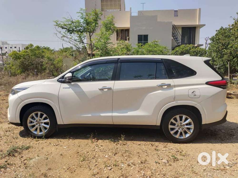 Toyota Innova Hycross 2024 Petrol 58500 Km Driven. ₹ 35,00,000